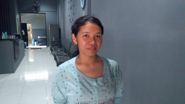 Sadiah, penjaga kosan mengungkapkan pengakuan ayah penganiaya anak di Serpong, Tangsel.
