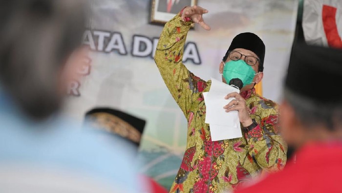 Menteri Desa, Pembangunan Daerah Tertinggal dan Transmigrasi (Mendes PDTT) Abdul Halim Iskandar meninjau pelaksanaan pemutakhiran data berbasis SDGs desa di Kabupaten Jombang, Jawa Timur. Setidaknya terdapat dua desa yang telah menyelesaikan pemutakhiran, yakni Desa Pakel dan Desa Pulosari.