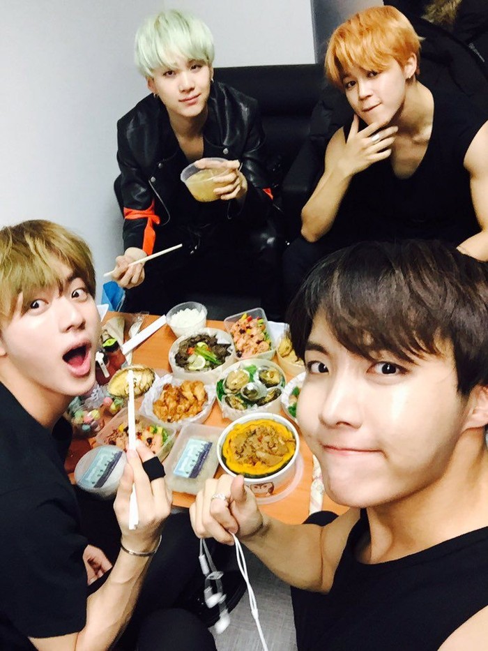 BTS Rilis 'Butter', Intip Momen Kompak Membernya Saat Makan Bareng