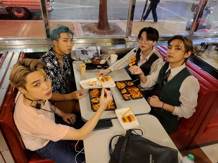 BTS Rilis 'Butter', Intip Momen Kompak Membernya Saat Makan Bareng
