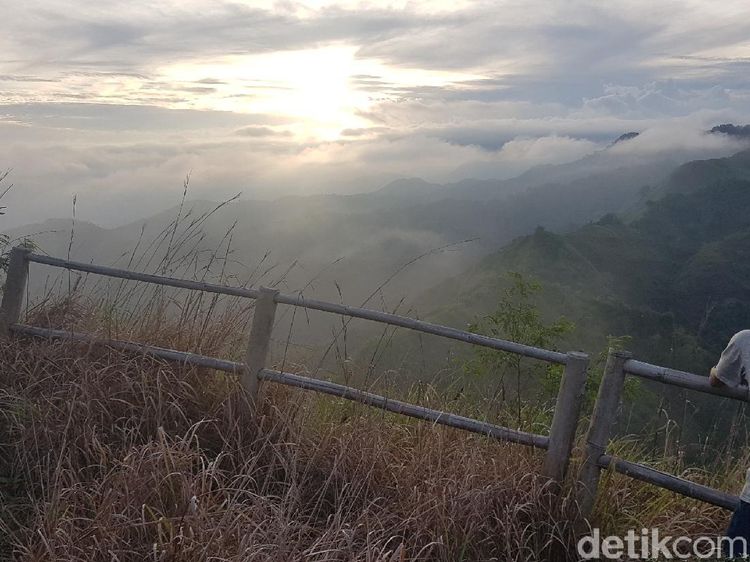 Foto: Buttu Bendera, Negeri di Atas Awan dari Sulbar