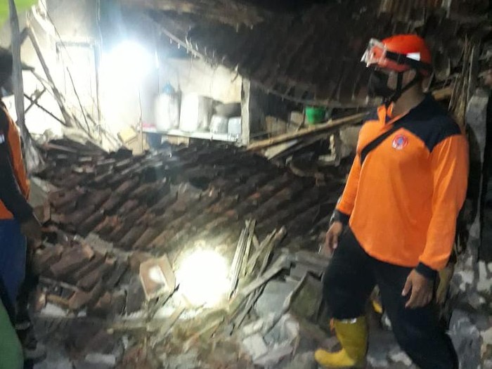 gempa blitar