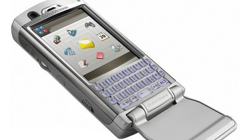 Sony Ericsson P910 jadi menantang Nokia Communicator. Foto: dok GSM Arena