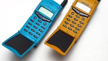 Ericsson T10 yang punya ciri khas tampil warna-warni.  Foto: dok GSM Arena