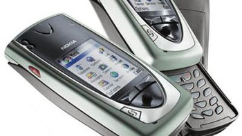 Nokia 7650 adalah perangkat Nokia pertama yang dilengkapi kamera internal dan sempat tampil dalam film Minority Report. Foto: dok GSM Arena