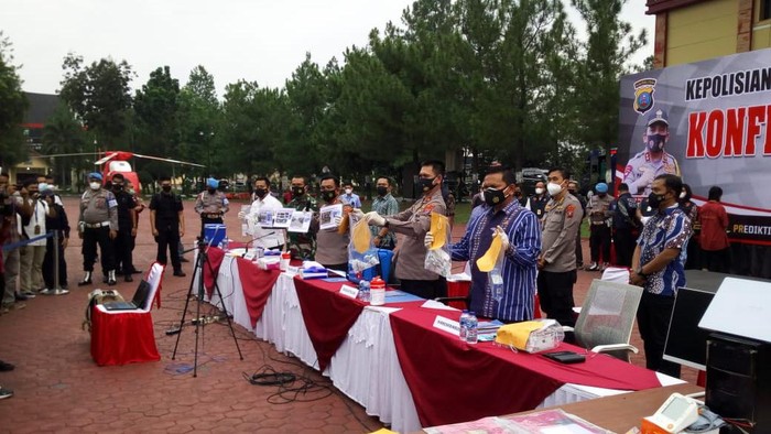 Konferensi Pers di Polda Sumut terkait kasus jual vaksin Corona secara ilegal (Datuk-detikcom)