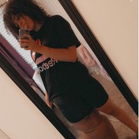 Dari 133 kg berat tubuhnya, 44 kg diantaranya adalah berat dari kaki Mahogany yang bengkak. Karena kondisinya itu, Mahogany juga mengaku kerap mendapatkan ejekan. Foto: Instagram/@lymph.goddess23