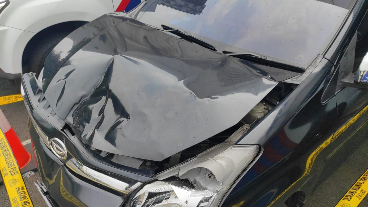Mobil penabrak gerobak mie ayam di Jl Sudirman, Jakarta