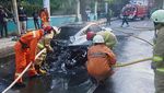 Potret Porsche Putih Terbakar di Kelapa Gading