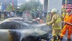 Potret Porsche Putih Terbakar di Kelapa Gading