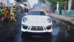 Potret Porsche Putih Terbakar di Kelapa Gading
