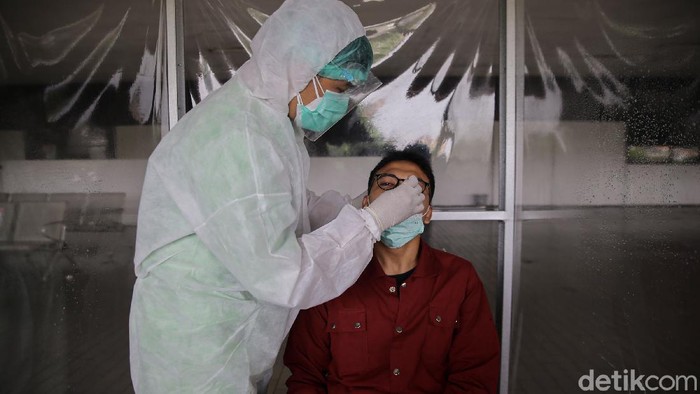 Swab Antigen dan GeNose masih gencar dilakukan bagi para pemudik. Salah satunya dilakukan di kawasan Terminal Kampung Rambutan.