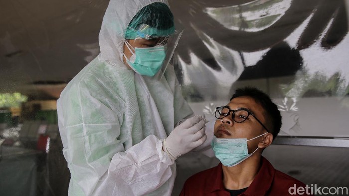Swab Antigen dan GeNose masih gencar dilakukan bagi para pemudik. Salah satunya dilakukan di kawasan Terminal Kampung Rambutan.