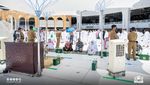 Suasana Salat Jumat Saat Khatib Masjidil Haram Diserang Pria Bertongkat