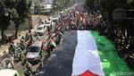 Ribuan Warga Tumpah Ruah Dalam Aksi Bela Palestina di Bandung