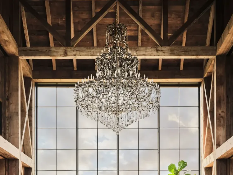 11 Potret Rumah Mewah Ashton Kutcher & Mila Kunis, Bergaya Rustic-Modern