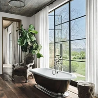 Kamar mandi dilengkapi jendela besar sehingga penghuni bisa berendam sembari menikmati panorama alam di luar. (Foto: Dok. Architectural Digest/Douglas Friedman)