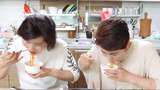Seru Banget! Ibu-Ibu Korea Nyicip Seblak Buatan Hari Jisun