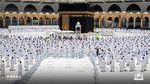 Suasana Salat Jumat Saat Khatib Masjidil Haram Diserang Pria Bertongkat