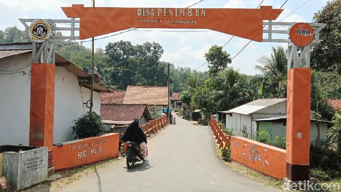 Takut Kena Kutukan, Warga Desa Ini Pantang Jualan Nasi Sebuah desa di Kebumen, Jawa Tengah melarang warganya untuk berjualan nasi. Jika hal itu dilanggar, warga percaya akan ada musibah terjadi di desa tersebut.