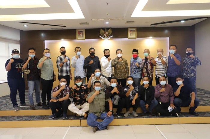 Menteri KP Trenggono saat bertemu puluhan perwakilan nelayan Kabupaten Pati, Jawa Tengah yang tergabung dalam Paguyuban Mitra Nelayan Sejahtera di Kantor KKP, Jakarta Pusat (21/5)