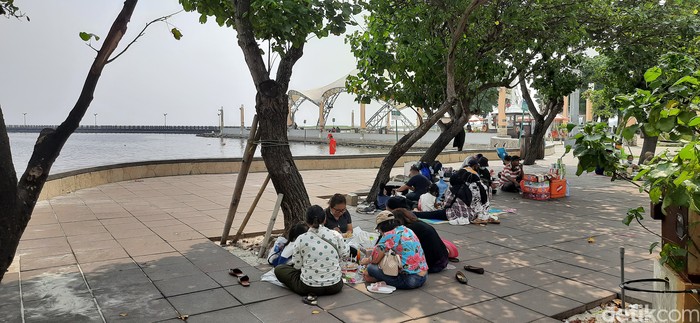 Wisatawan di Ancol. (Rahmat Fathan/detikcom)