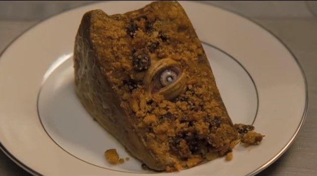 5 Makanan Enak Ini Jadi Bikin Mual Setelah Tayang di Film Horor
