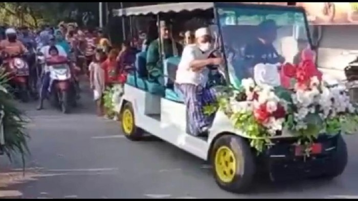 Anggota DPRD Jatim, Zeiniye menggelar hajatan selama 3 hari. Acara tersebut menjadi sorotan terlebih setelah videonya beredar di media sosial.