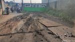 Awas! Ada Ceceran Tanah di Jalan Jatimakmur Pondokgede