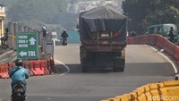 Sedangkan untuk kendaraan dari arah Sumedang yang memiliki tujuan ke Cibiru tinggal belok kanan di Simpang Susun Cileunyi dan yang memiliki tujuan ke Garut-Tasikmalaya tinggal belok kiri. Selain itu, bagi kendaraan yang datang dari Sumedang dan memiliki tujuan ke Interchange Tol Cileunyi berputar arah di ruas jalan Bandung-Garut ke ruas Jalan Garut-Bandung arah Cileunyi.