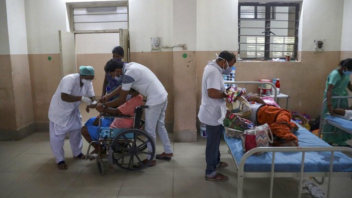 Belum Usai Corona-Jamur Hitam, India Dibayangi Ancaman Jamur Putih Belum usai hadapi tsunami Corona dan jamur hitam, India kembali dihadapkan pada ancaman baru yakni jamur putih. Apa itu infeksi jamur putih?