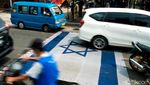 Bendera Israel Diinjak Massa Saat Aksi Bela Palestina di Tangsel