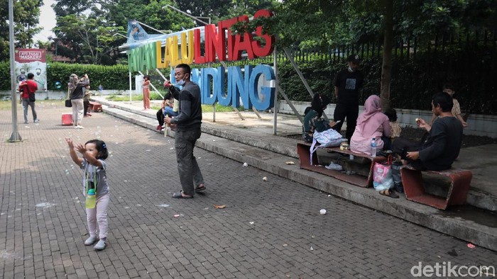 Ditutup Sementara, Begini Suasana di Taman Lalu Lintas Bandung Taman Lalu Lintas di Bandung ditutup sementara. Tak tahu mengenai pemberitahuan itu, sejumlah warga yang datang ke Taman Lalu Lintas kemudian balik kanan.