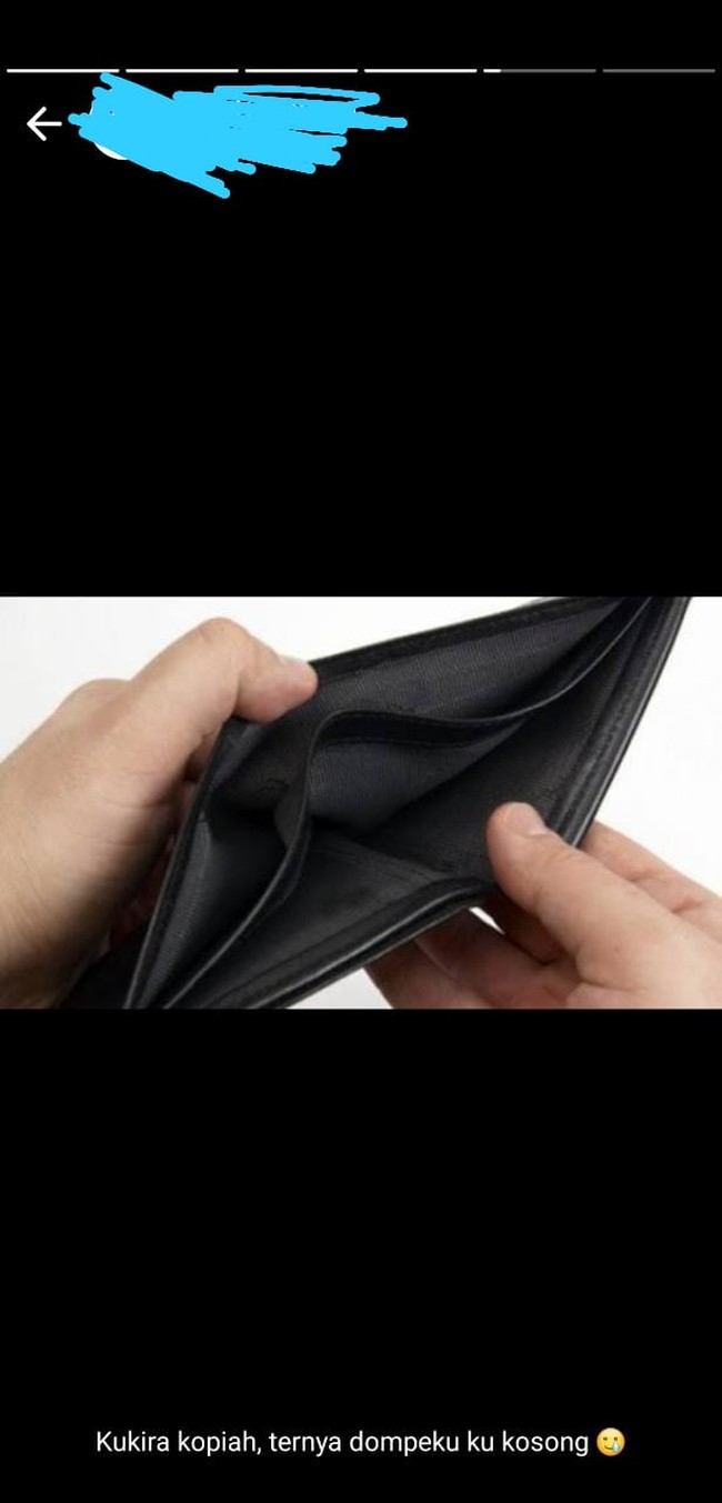 Mungkin status yang satu ini bisa dijadikan ide baru alternatif kalau tak punya kopiah. Daripada dompet kosong tak terpakai, mending dijadikan kopiah agar lebih bermanfaat. Foto: lucu.me