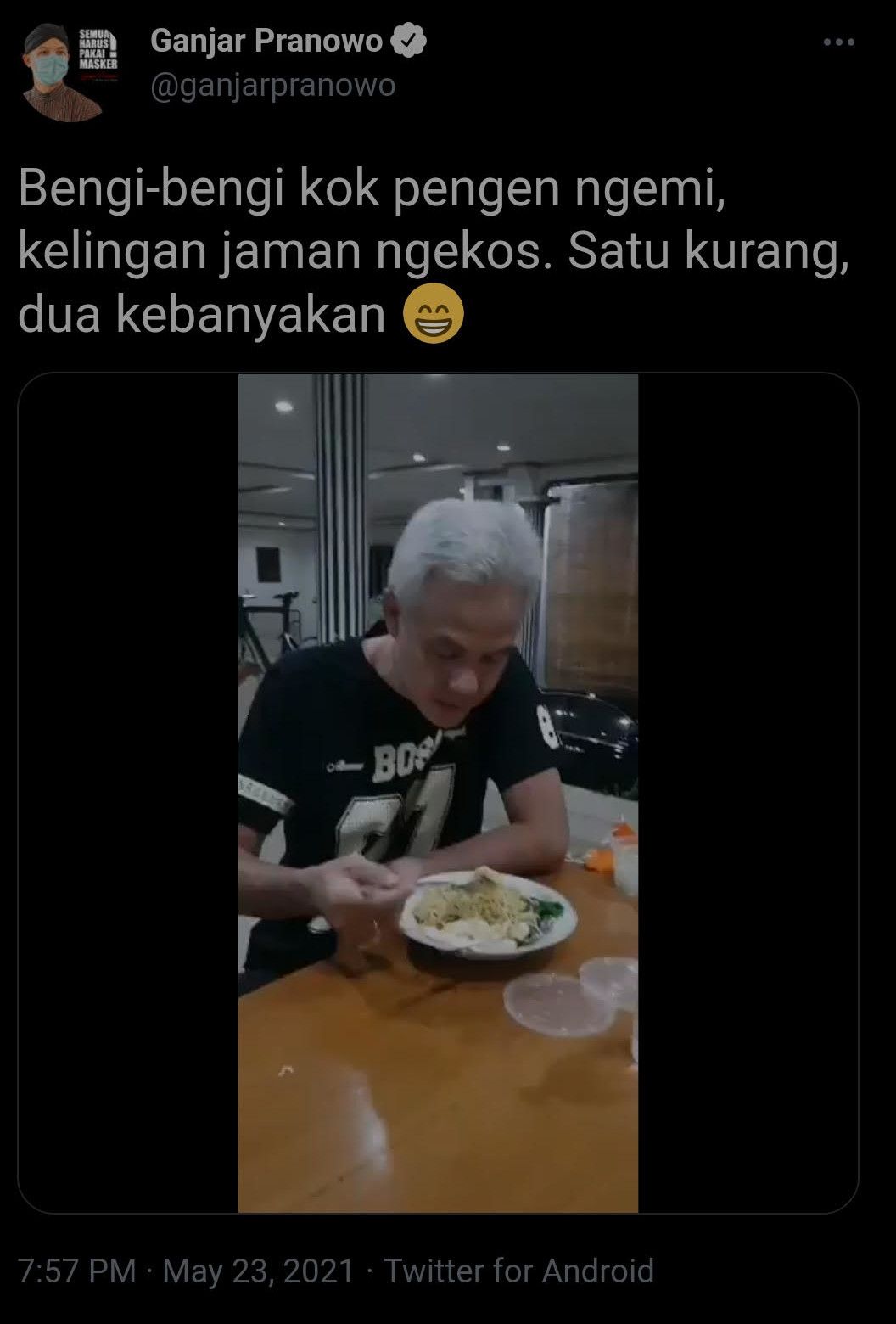 Ganjar Pranowo ngemi malam-malam, Minggu (23/5/2021).