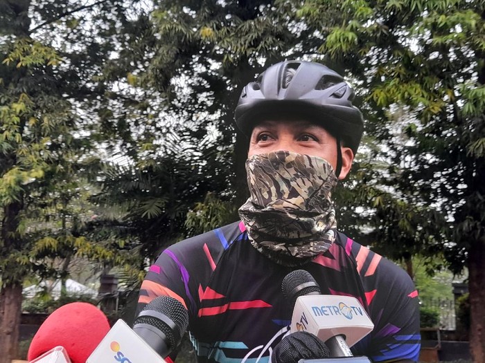 Gubernur Jawa Tengah Ganjar Pranowo Ikut Mencoba JLNT Kampung Melayu-Tanah Abang