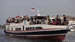 Hiruk Pikuk Aktivitas di Pelabuhan Kali Adem Saat Akhir Pekan