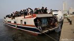 Hiruk Pikuk Aktivitas di Pelabuhan Kali Adem Saat Akhir Pekan