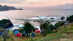Foto Pantai Menganti Kebumen Indah dan Makin Sip dengan Berkemah