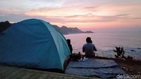Menganti menjadi salah satu pantai terindah di Jawa Tengah. Lokasinya berada di Desa Karangduwur, Kecamatan Ayah, Kabupaten Kebumen. (Rinto Heksantoro/detkcom)