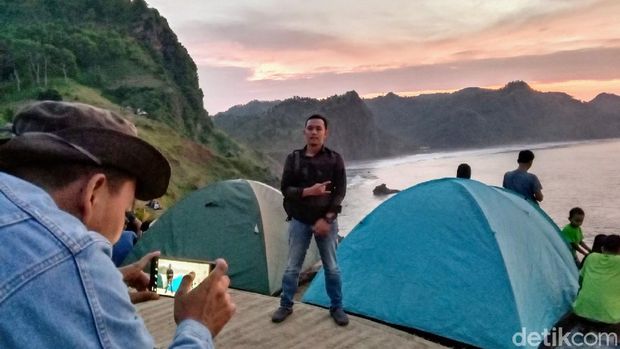 Kemping, Cara Menikmati Indahnya Pantai Menganti Kebumen