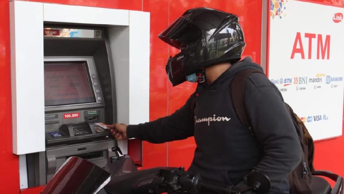 Sebanyak 45.000 mesin ATM Link tersebar di berbagai daerah Indonesia. Mesin ATM Link itu pun tersebar hingga ke pelosok desa terpencil di Tanah Air