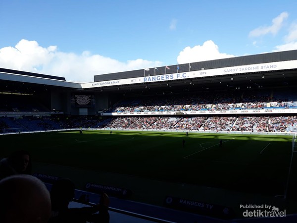 Suasana di dalam stadion Rangers FC