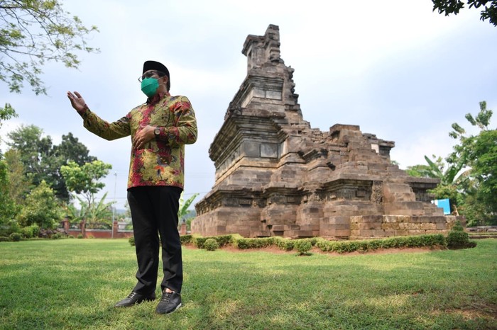 Kunjungan Abdul Halim ke Candi Rimbi dilakukan setelah meninjau Musyawarah Desa (Musdes).