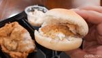 Cicip Menu Pertama KFC Indonesia, Ada Ayam Original hingga Dinner Roll