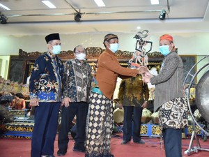 Bupati Kebumen Minta Para Pegiat Seni Aktif Kampanyekan Prokes
