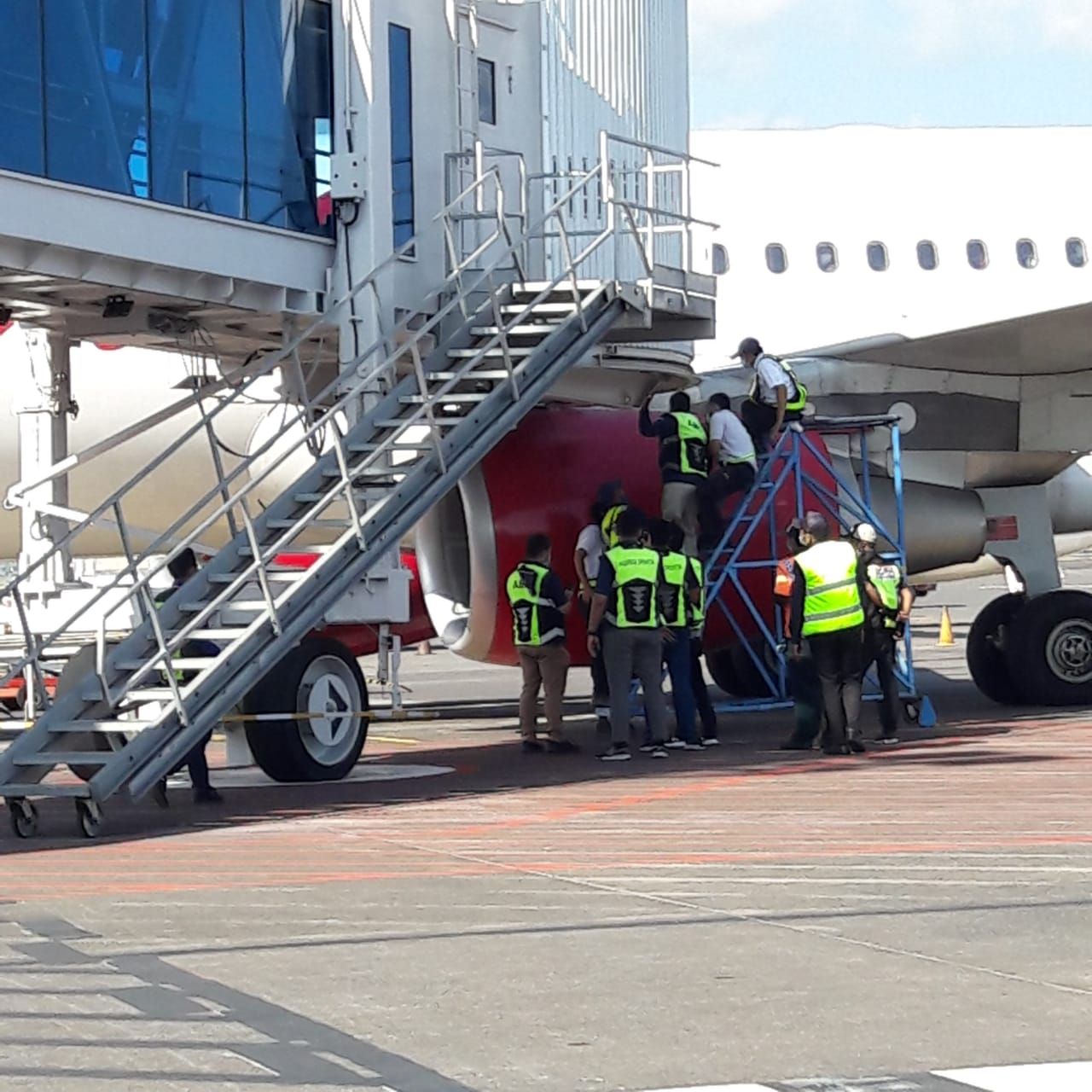 Pesawat Batik Air tabrak garbarata di Ngurah Rai