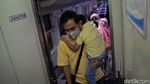 Potret Pemudik Arus Balik Wara-wiri di Stasiun Gambir