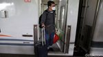 Potret Pemudik Arus Balik Wara-wiri di Stasiun Gambir