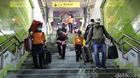 Penumpang yang tiba di Stasiun Gambir ini berasal dari sejumlah daerah di Pulau Jawa.